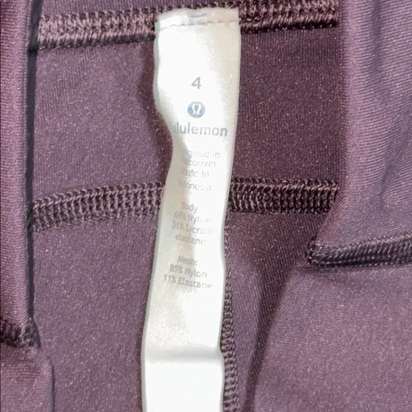 Lululemon Tied To It 7/8 Leggings in Black Cherry SZ 4 - Picture 4 of 5